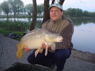 pescuit pe o balta superba